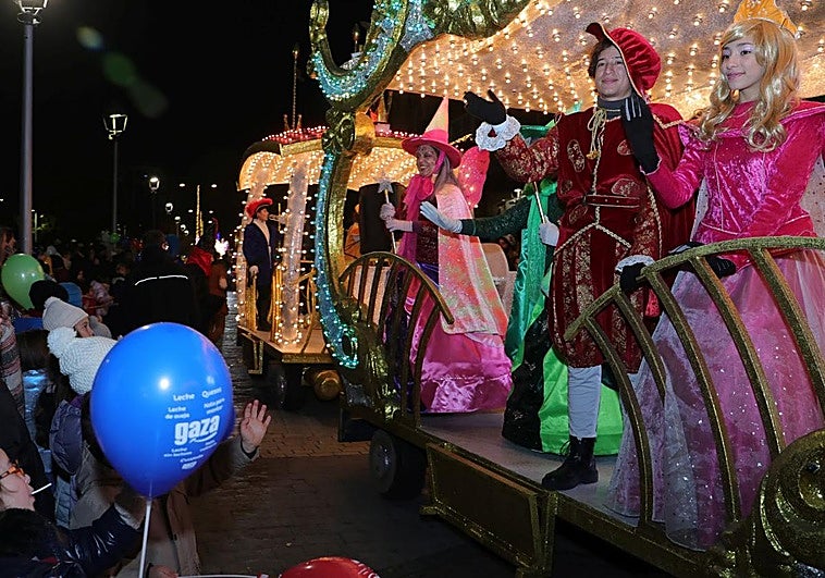 Seis carrozas inspiradas en el mundo de hielo acompañarán a Papá Noel en la Cabalgaza de Palencia